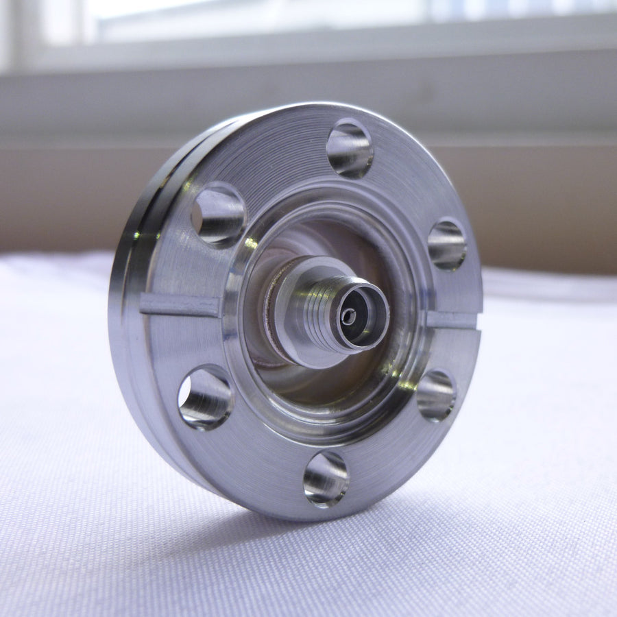 DN16CF SMA FEEDTHROUGH, 50 OHM, DOUBLE SIDED, GROUNDED SHIELD, 1000V DC, 3A MAX, 6.5 GHz